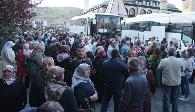 Hacı adayları dualarla uğurlandı 2