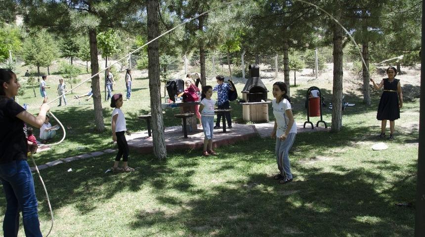 &Ouml;ğrencilerin piknik keyfi