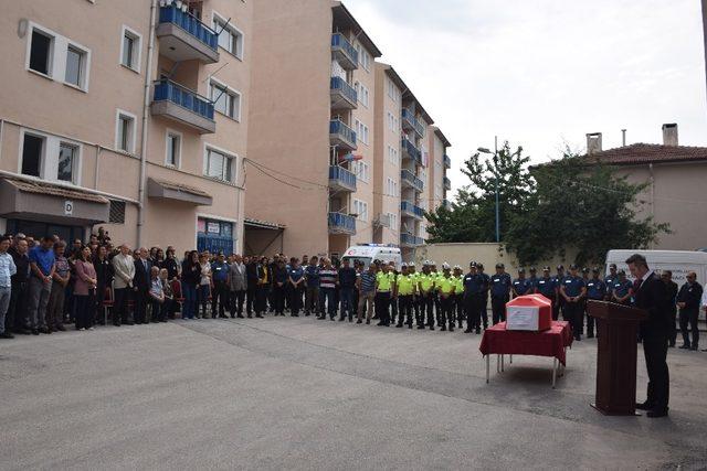 Genç polis memurunun vefatı yakınlarını yasa boğdu