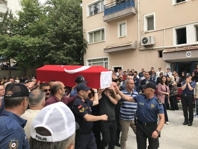 Genç polis memurunun vefatı yakınlarını yasa boğdu