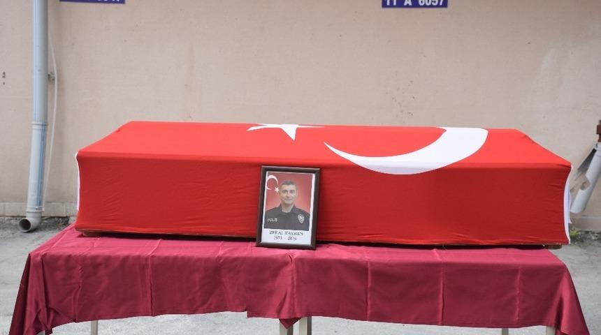 Gen&ccedil; polis memurunun vefatı yakınlarını yasa boğdu