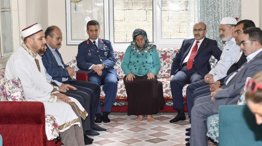 Vali Demirtaş: "Şehitlerimizi daima şükran ve minnetle anacağız"