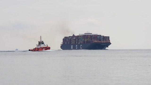 399 metrelik dev gemi Çanakkale Boğazı’ndan geçti