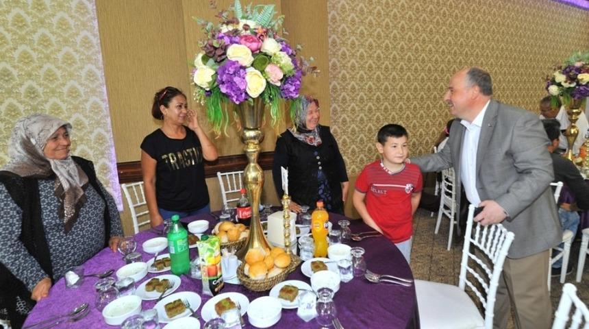 Osmaniye’de şehit aileleri ve gaziler onuruna yemek