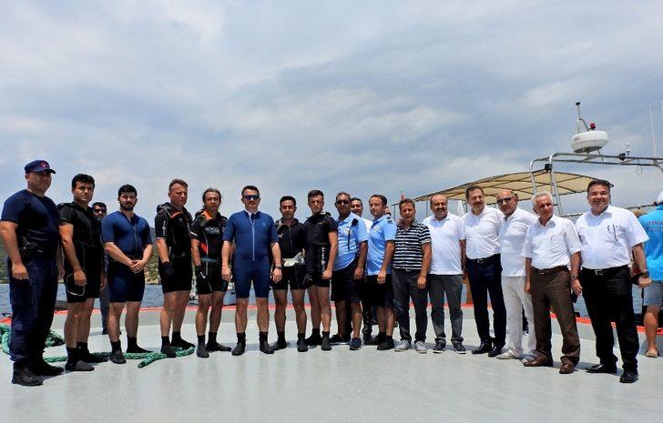 Bakan Pakdemirli, Çeşme’de hayalet ağlar için daldı G1