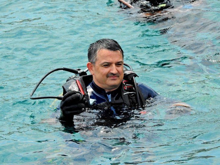 Bakan Pakdemirli, Çeşme’de hayalet ağlar için daldı G5