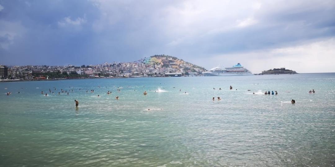 Temmuz ayında Kuşadası&rsquo;nda yağmur s&uuml;prizi