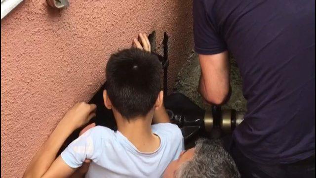 Kağıthane'de koluna demir saplanan çocuk itfaiye ekiplerince kurtarıldı