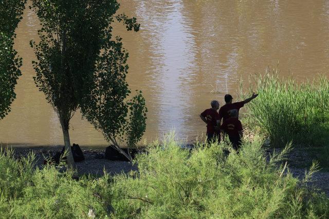 Serinlemek için girdiği Dicle Nehri'nde boğuldu