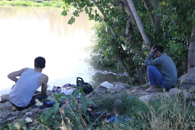 Serinlemek için girdiği Dicle Nehri'nde boğuldu