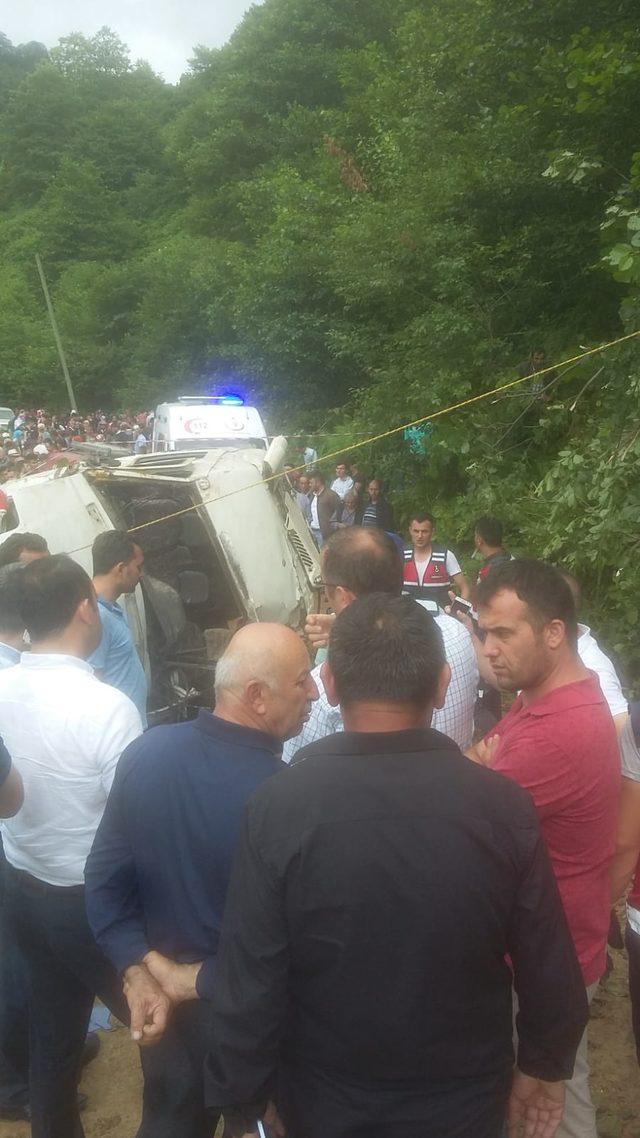 Yolcu minibüsü yayla yolunda devrildi: 7 ölü, 4 yaralı (3)