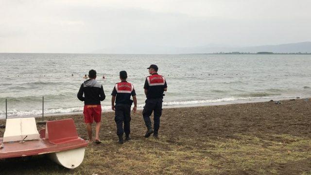 İznik gölünde heyecan veren ihbar, ekipleri harekete geçirdi