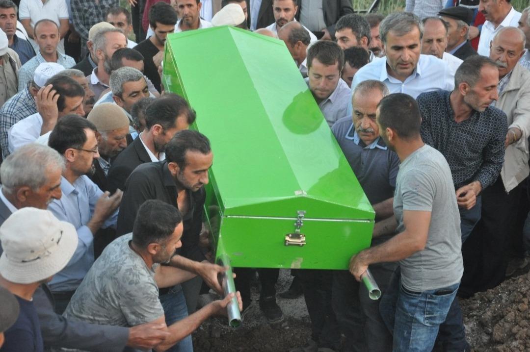 Barajda boğulan kardeşler yan yana defnedildi