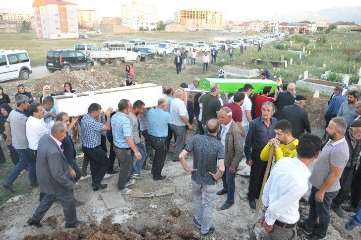 Barajda boğulan kardeşler yan yana defnedildi G2