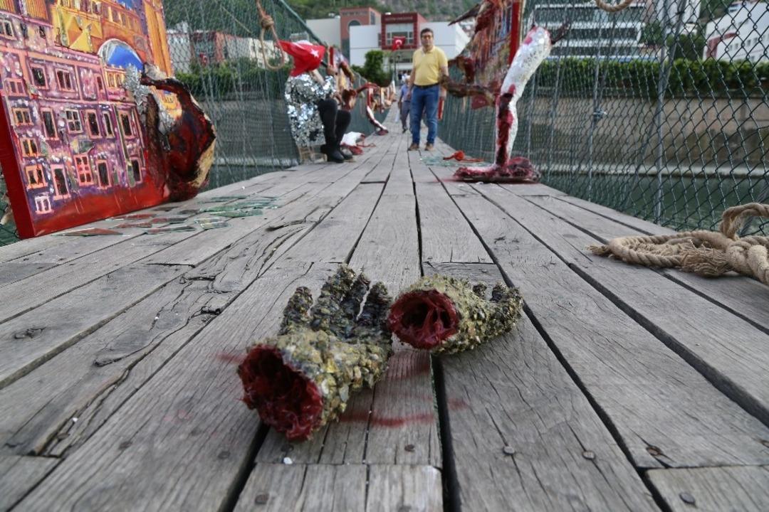 Asma K&ouml;pr&uuml;de 15 Temmuz Şehitleri Temalı Resim Sergisi