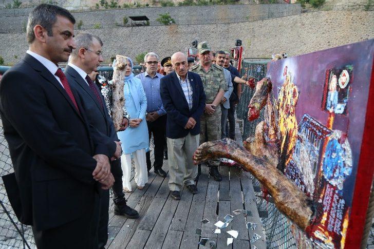 Asma Köprüde 15 Temmuz Şehitleri Temalı Resim Sergisi G4