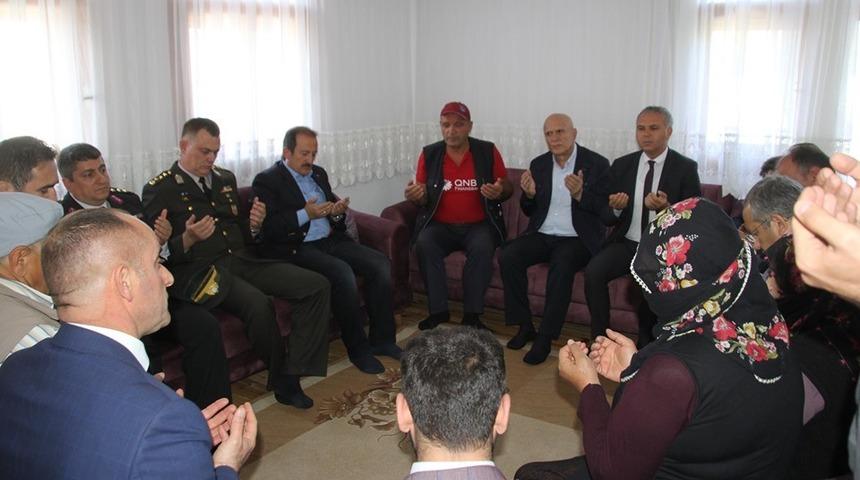 Bayburt protokolü şehit ailelerini ziyaret etti