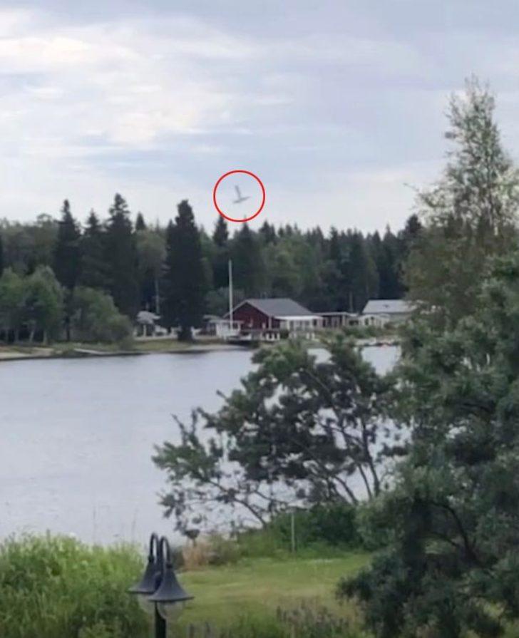 İsveç’te paraşütçüleri taşıyan uçak nehre düştü: Çok sayıda ölü var! G2