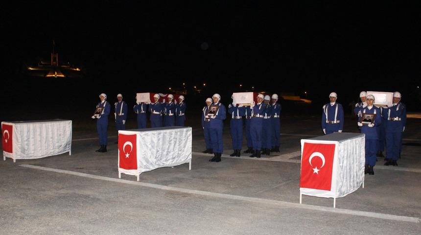 Hakkari'de şehit olan askerler t&ouml;renle memleketlerine uğurlandı