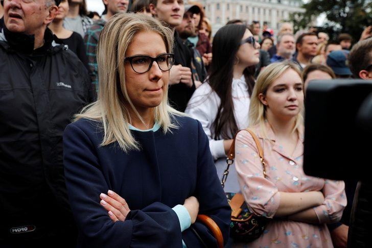 Moskova'da binlerce kişi sokağa indi G3