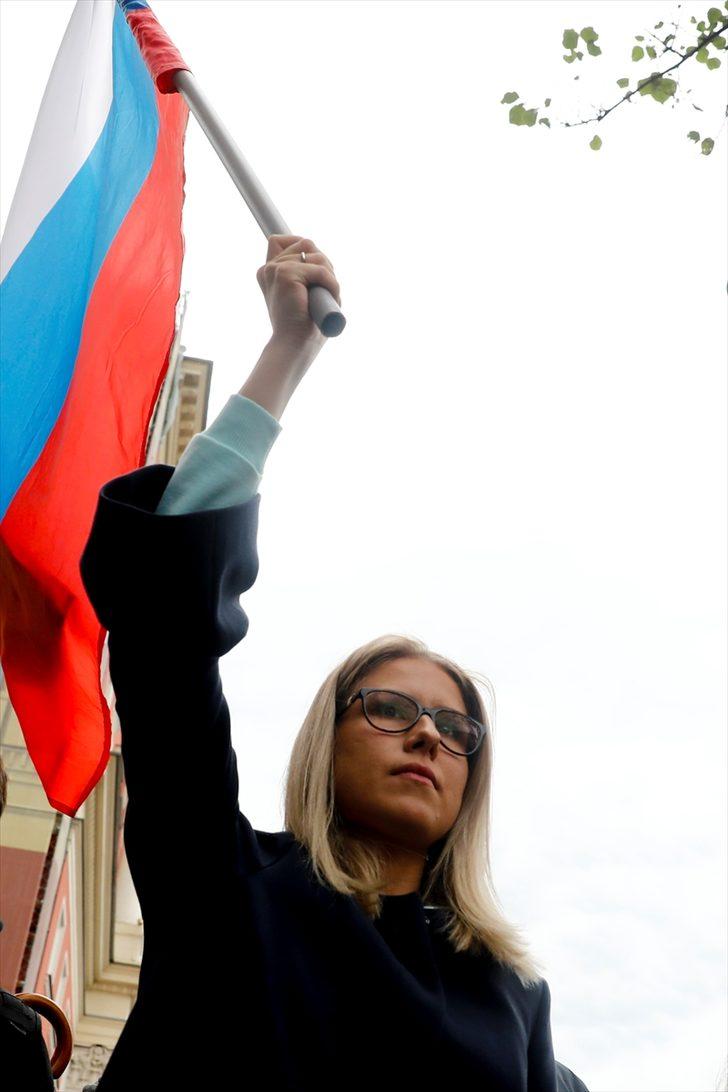 Moskova'da binlerce kişi sokağa indi G5