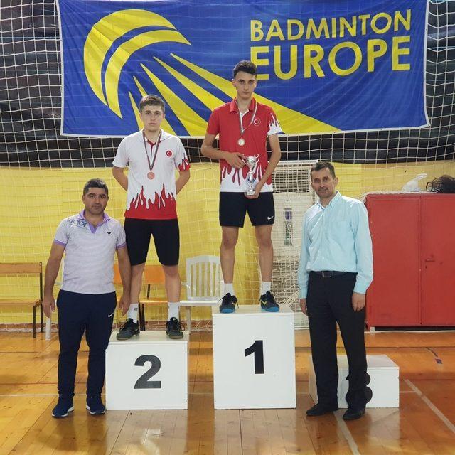 Badmintoncularımız şampiyon.