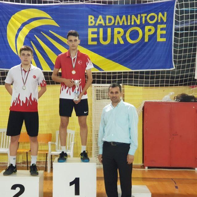 Badmintoncularımız şampiyon.