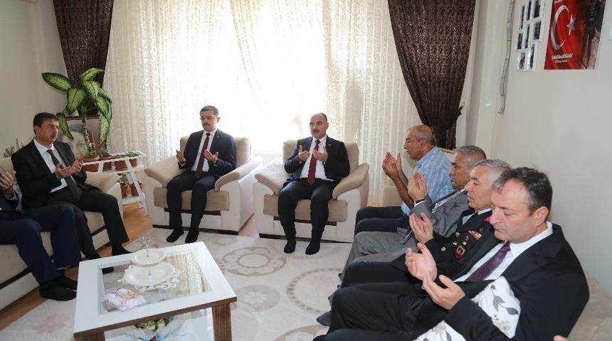 Vali G&uuml;naydın&rsquo;dan 15 Temmuz Şehitlerinin Kabirlerine Ziyaret