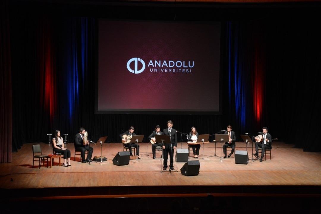 Kahramanlar Anadolu &Uuml;niversitesinde yapılan etkinliklerle anılıyor