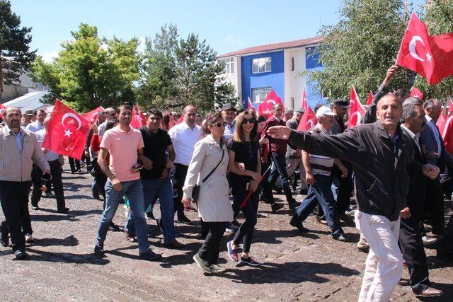 Çıldır’da Demokrasi Yürüyüşü