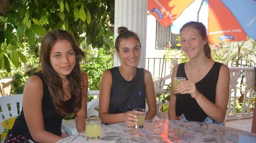 Şampiyon voleybolcular Apollon&rsquo;un gezdi