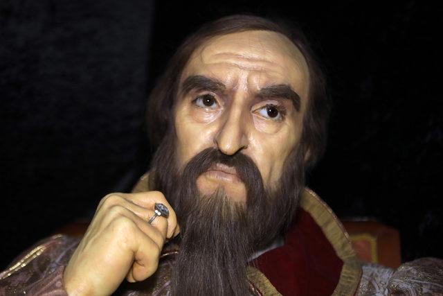 Mezarları a&ccedil;ılan  Timur  ve  Korkun&ccedil; İvan ın balmumu heykeli yapıldı 1