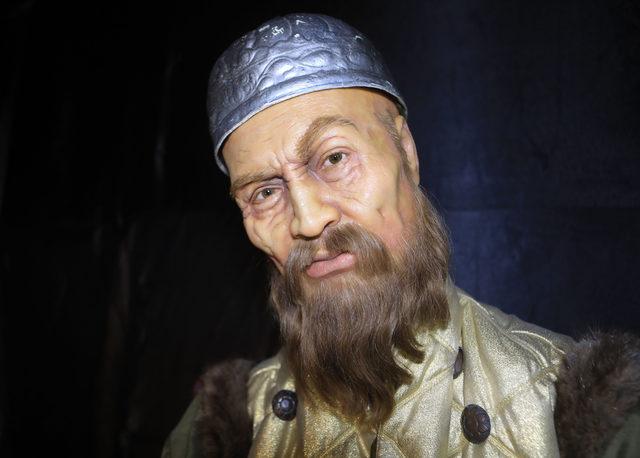 Mezarları a&ccedil;ılan  Timur  ve  Korkun&ccedil; İvan ın balmumu heykeli yapıldı 2