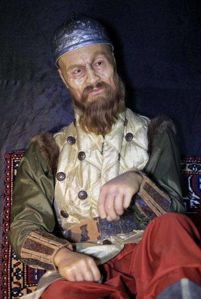 Mezarları a&ccedil;ılan  Timur  ve  Korkun&ccedil; İvan ın balmumu heykeli yapıldı 3