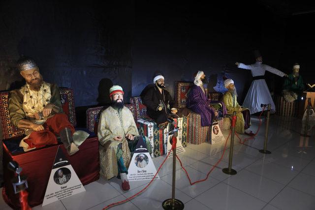 Mezarları a&ccedil;ılan  Timur  ve  Korkun&ccedil; İvan ın balmumu heykeli yapıldı 4