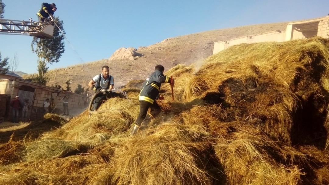 Van&rsquo;da ot ve saman yangını