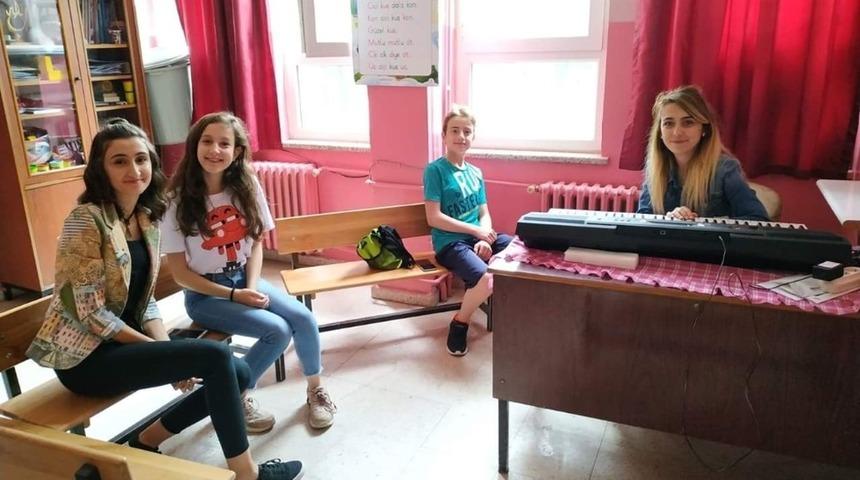 Gedizli 7 &ouml;ğrenci, Ahmet Yakupoğlu G&uuml;zel Sanatlar Lisesi&rsquo;nde