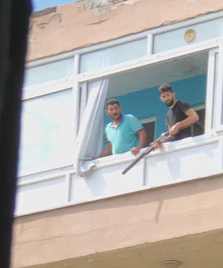 Yer: İstanbul! Ellerinde tüfekle balkonda beklediler G3