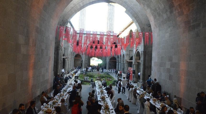 Erzurum&rsquo;da şehit aileleri ve gaziler 15 Temmuz yemeğinde buluştu