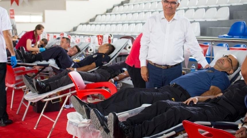 15 Temmuz anısına Kızılay&rsquo;a kan bağışı