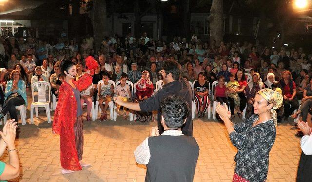 Mersin’in her köşesi tiyatro ile buluşuyor