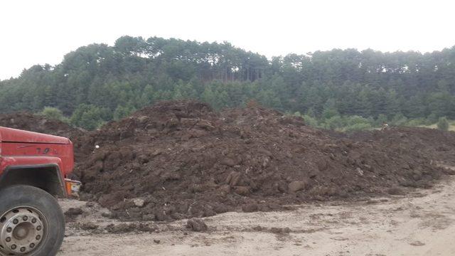 Buldan Yayla Gölü’nde torf çıkarma işlemi devam ediyor