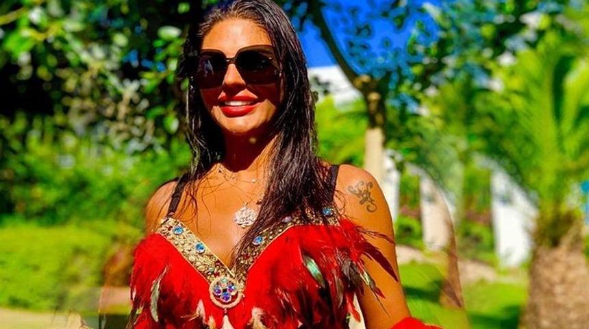  Süreyya Yalçın yine plaj tarzıyla dikkat çekti