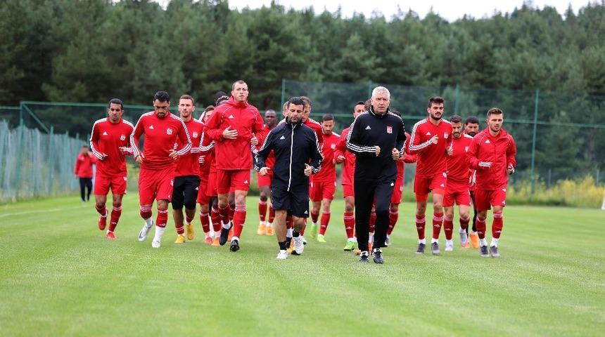 D. G. Sivasspor bir g&uuml;nl&uuml;k iznin ardından &ccedil;alışmalara kaldığı yerden devam etti