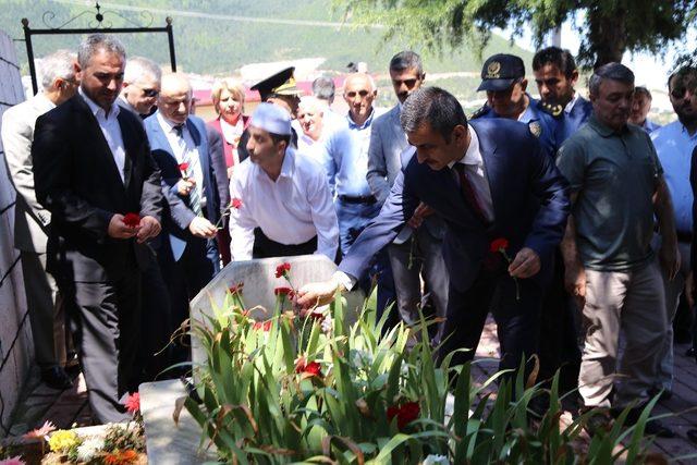 15 Temmuz’da garnizon şehitliği ziyaret edildi