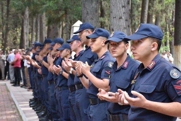 15 Temmuz Milli Birlik ve Demokrası Günü etkinlikleri şehitlik ziyareti ile başladı G3