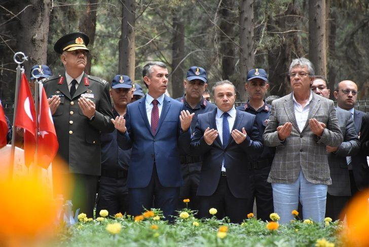 15 Temmuz Milli Birlik ve Demokrası Günü etkinlikleri şehitlik ziyareti ile başladı G4