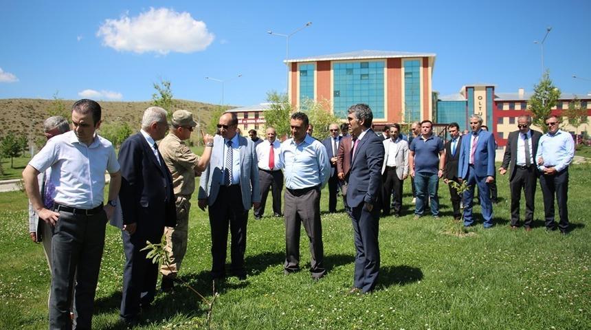 Oltu&rsquo;da 15 Temmuz şehitleri anısına 251 ağa&ccedil; diktiler