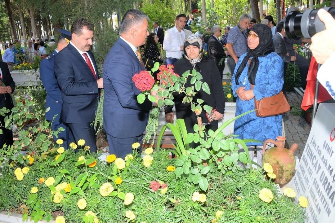 Vali Yazıcı, "Şehitlerimizi rahmet ve minnetle yad ediyoruz"