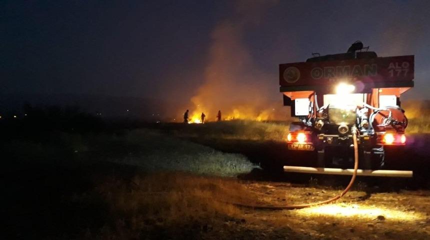 Yangın, ormana sı&ccedil;ramadan s&ouml;nd&uuml;r&uuml;ld&uuml;